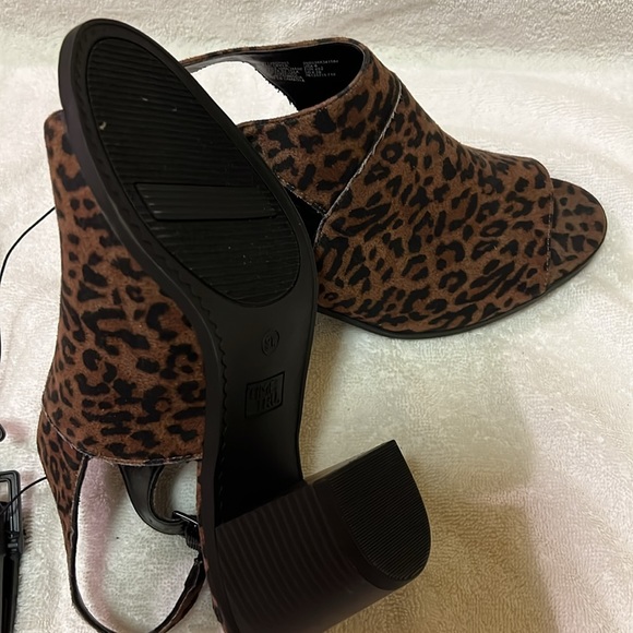 Time and Tru leopard print booties - Picture 4 of 4